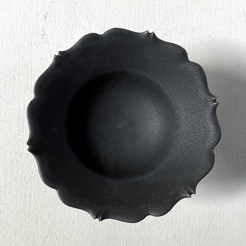 木下和美さん 陶器　黒い器5点セット　大皿1枚・中皿3枚・中鉢1個 木下和美さん 陶器 黒い器5点セット 大皿1枚・中皿3枚・